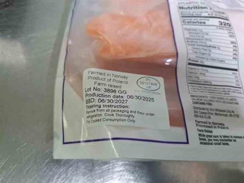 Photograph of code information for Wellsley Farms Farm-Raised Atlantic Salmon in 32 oz bags recalled product/package image